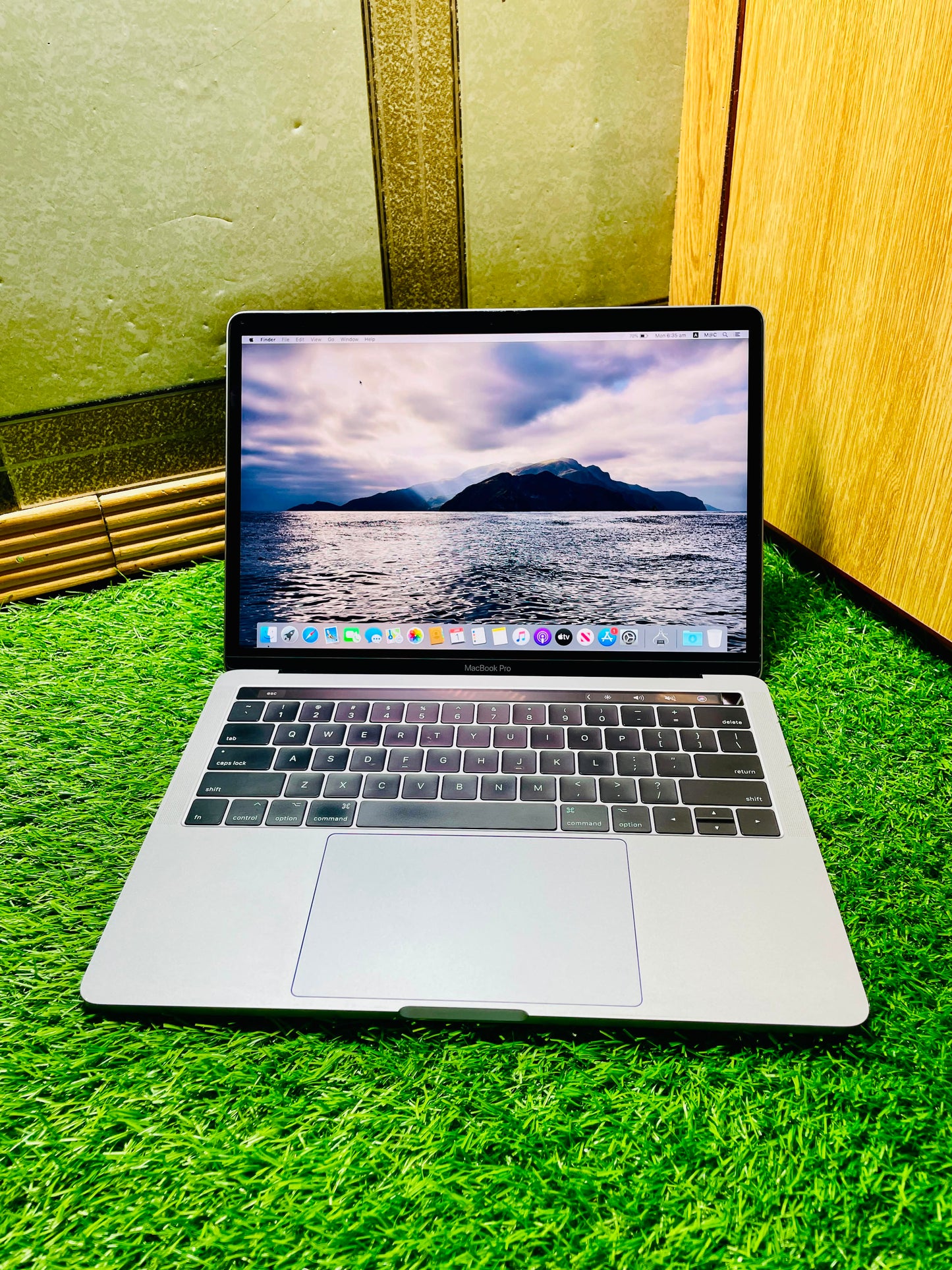 MacBook Pro A1706 2016 13-inch 2016 i5 8/256 SSD Condition Used Like New