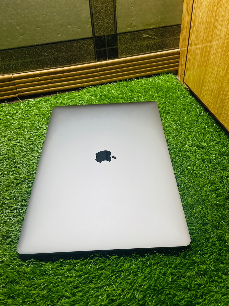 Apple MacBook Pro A1990 (2019, 15-inch) | i9 | 32GB | 512GB SSD | 4GB GPU