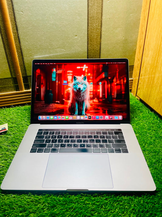 Apple MacBook Pro A1990 (2019, 15-inch) | i9 | 32GB | 512GB SSD | 4GB GPU