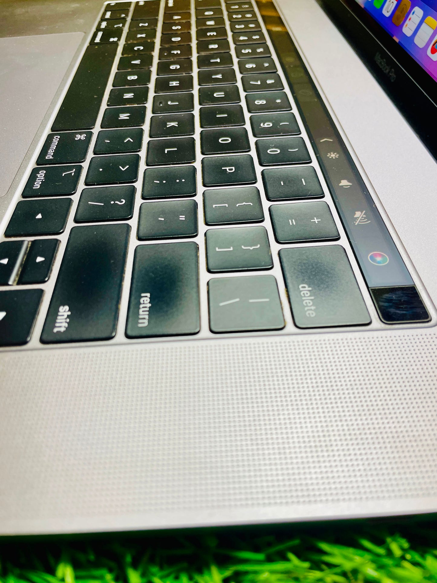 Apple MacBook Pro A1990 (2018, 15-inch) | i9 | 32GB | 512GB SSD | 4GB GPU