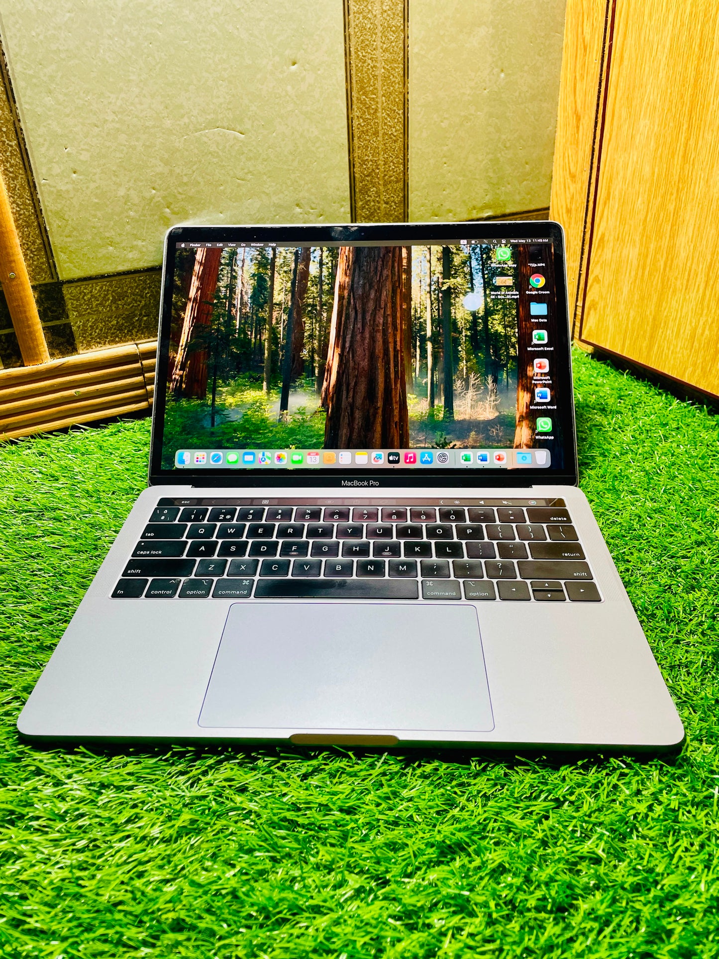 Macbook Pro 2019(13.3") i5 8/256 9/10 Condition.