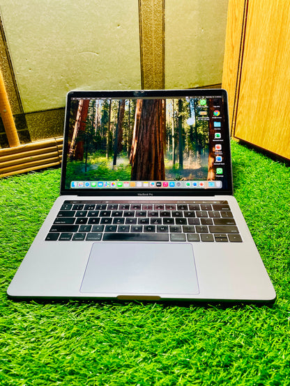 Macbook Pro 2019(13.3") i5 8/256 9/10 Condition.
