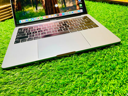 Macbook Pro 2019(13.3") i5 8/256 9/10 Condition.