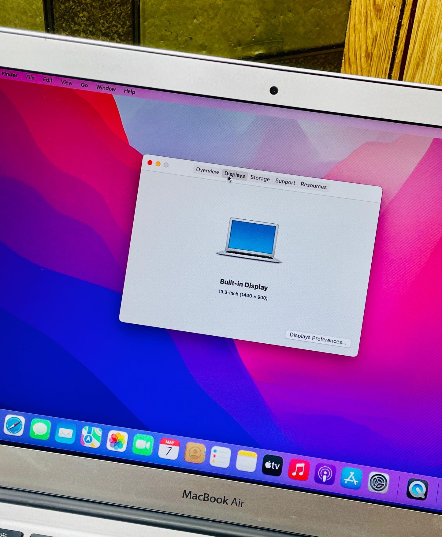 Apple Macbook Air 2015(13.3") i5 8/256. Used But New Condition 10/10.