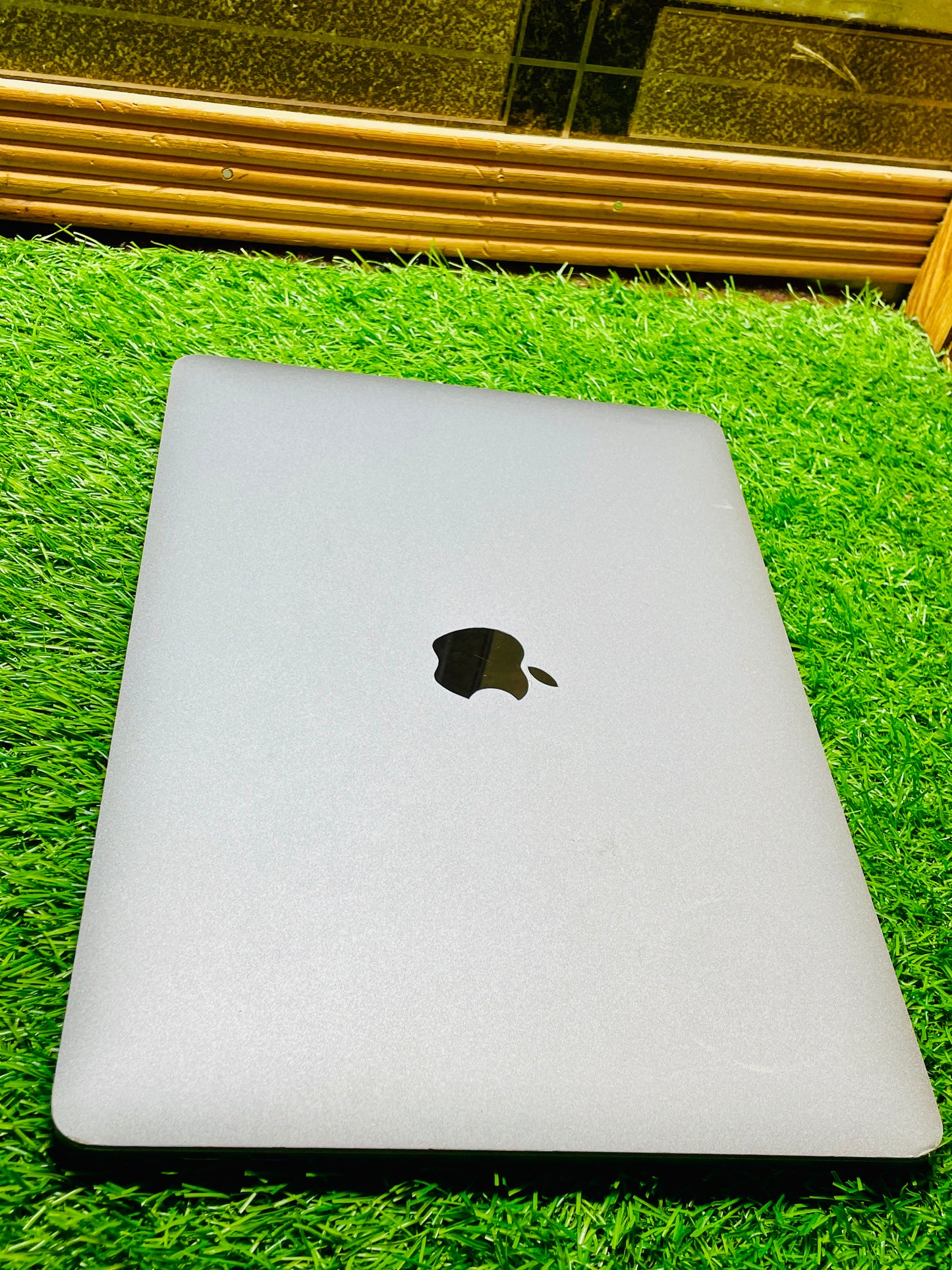 Macbook Pro 2019(13.3") i5 8/256 9/10 Condition.