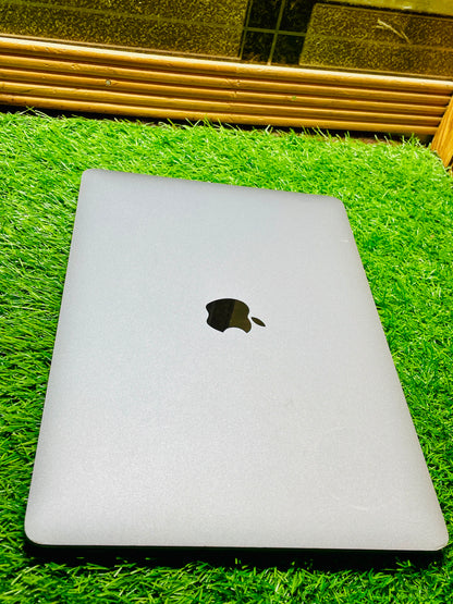 Macbook Pro 2019(13.3") i5 8/256 9/10 Condition.