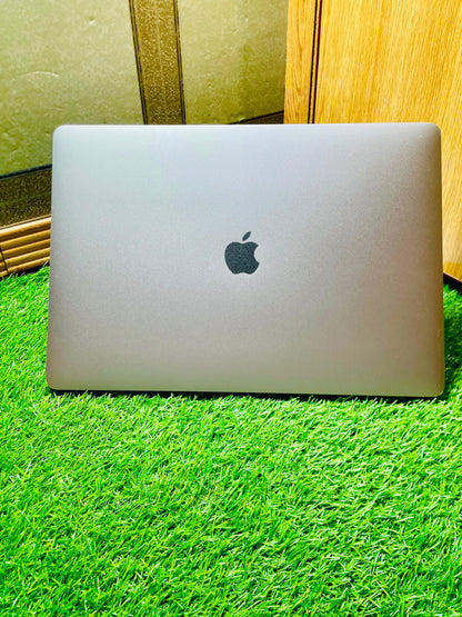 Apple MacBook Pro A1990 (2018, 15-inch) | i9 | 32GB | 512GB SSD | 4GB GPU