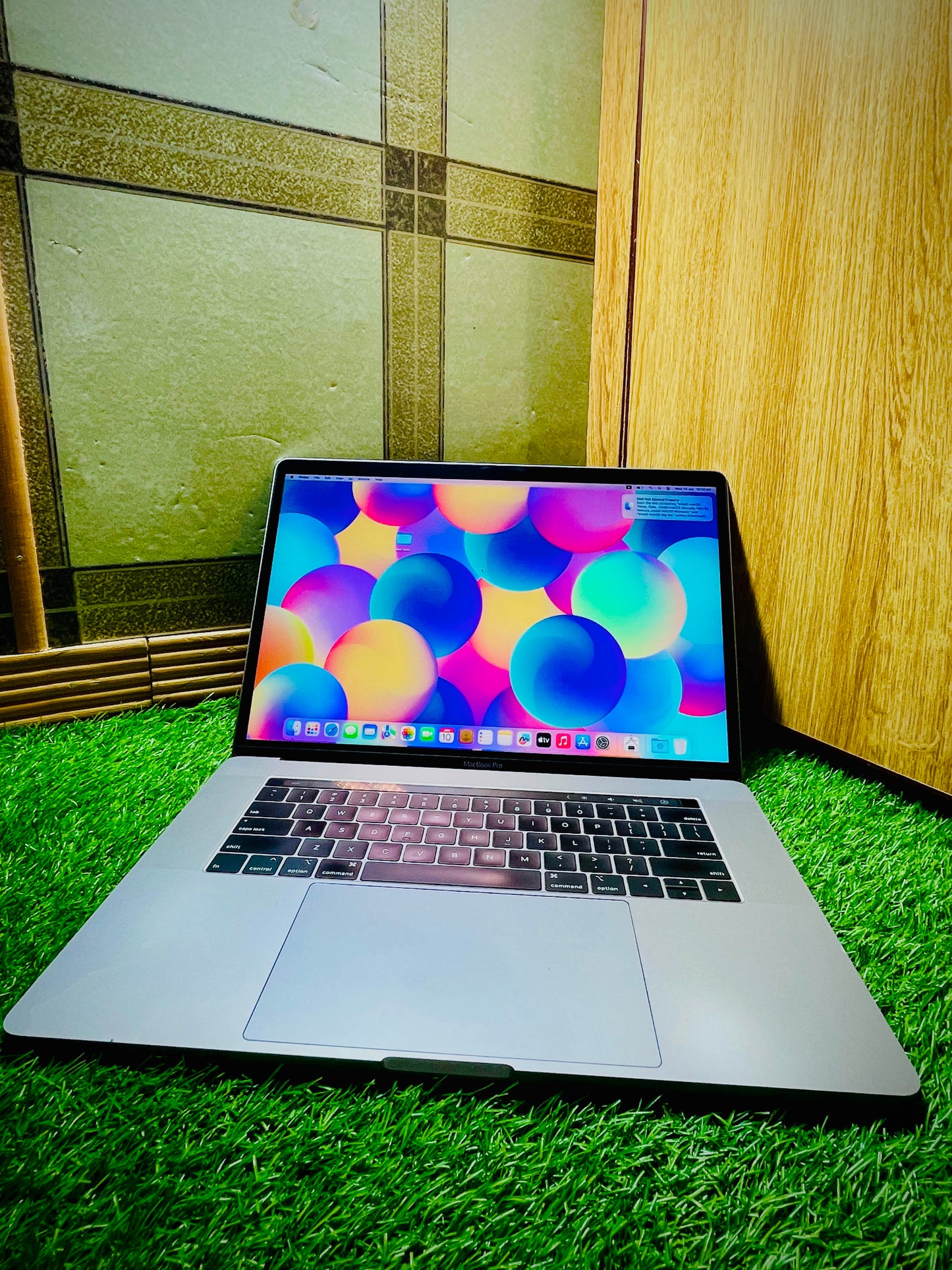 Apple MacBook Pro A1990 (2018, 15-inch) | i9 | 32GB | 512GB SSD | 4GB GPU