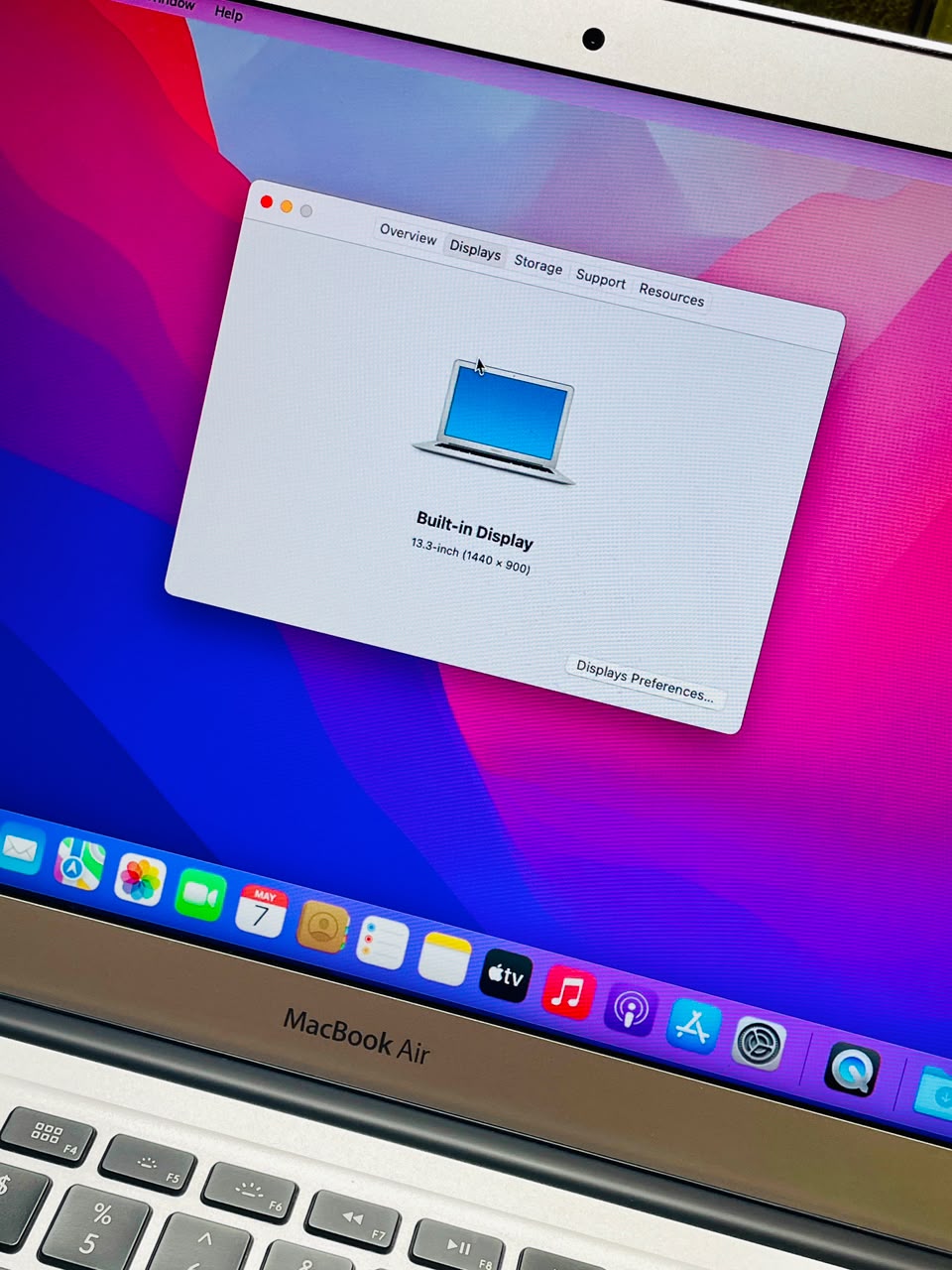 Apple Macbook Air 2017 i5 8/128(A1466 EMC 3178) Used But Like New Condition.