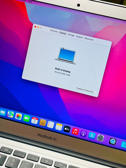 Apple Macbook Air 2017 i5 8/128(A1466 EMC 3178) Used But Like New Condition.