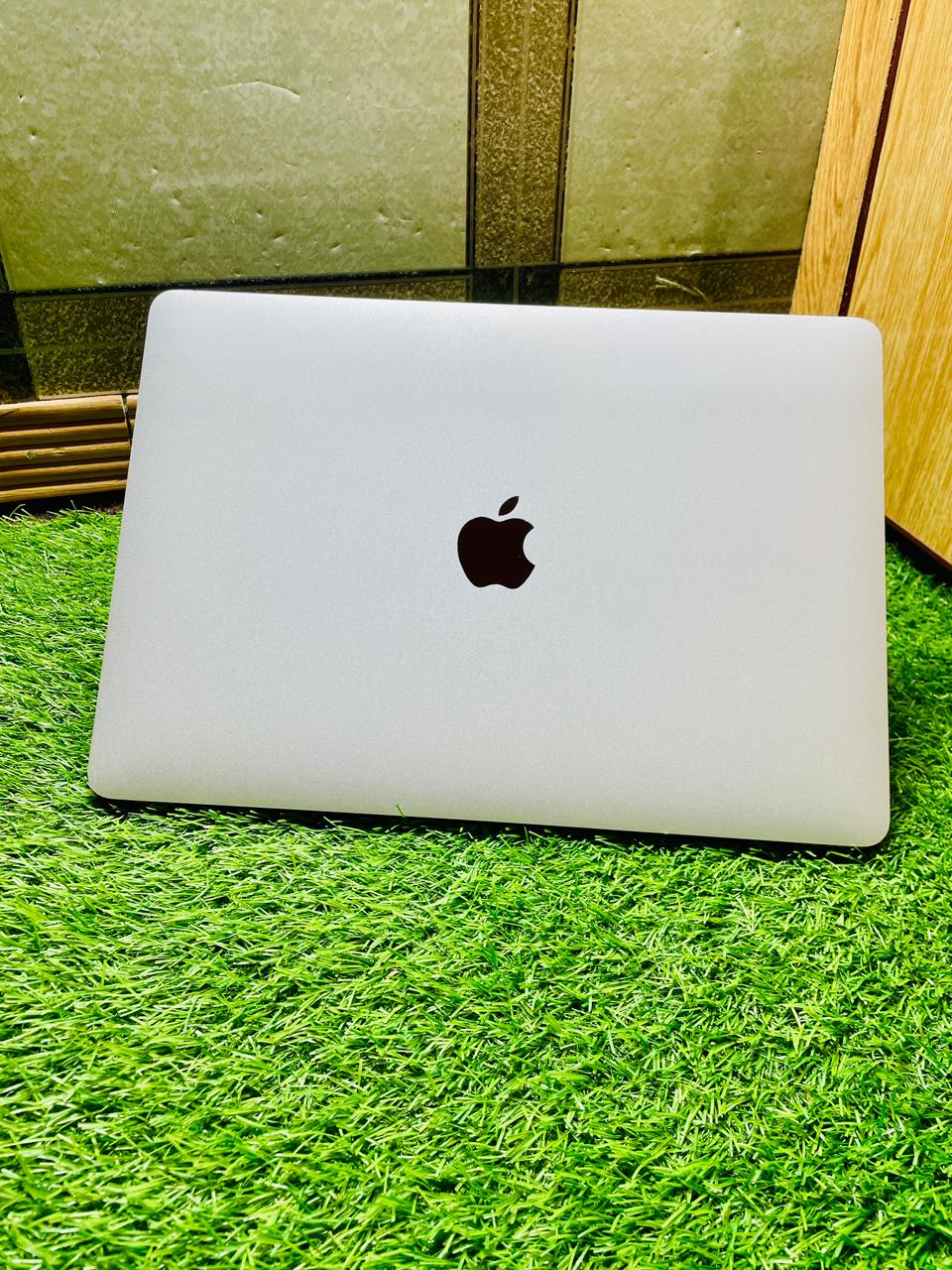 MacBook Pro 2019 (13.3") – Intel Core i7 | 16GB RAM | 512GB SSD.