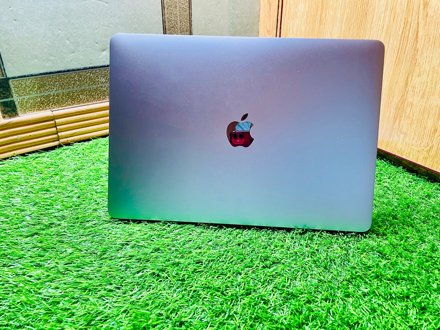 MacBook Pro A1706 2016 13-inch 2016 i5 8/256 SSD Condition Used Like New