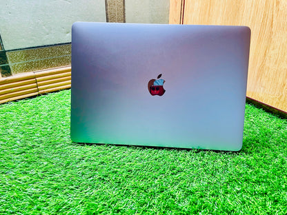 MacBook Pro A1706 2016 13-inch 2016 i5 8/256 SSD Condition Used Like New