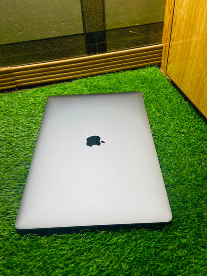 Apple MacBook Pro A1990 (2019, 15-inch) | i9 | 32GB | 512GB SSD | 4GB GPU