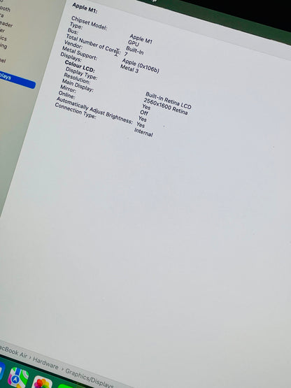 Macbook Air M1 Chip 2020(13.3") 8/256 Used But Condition Like New.