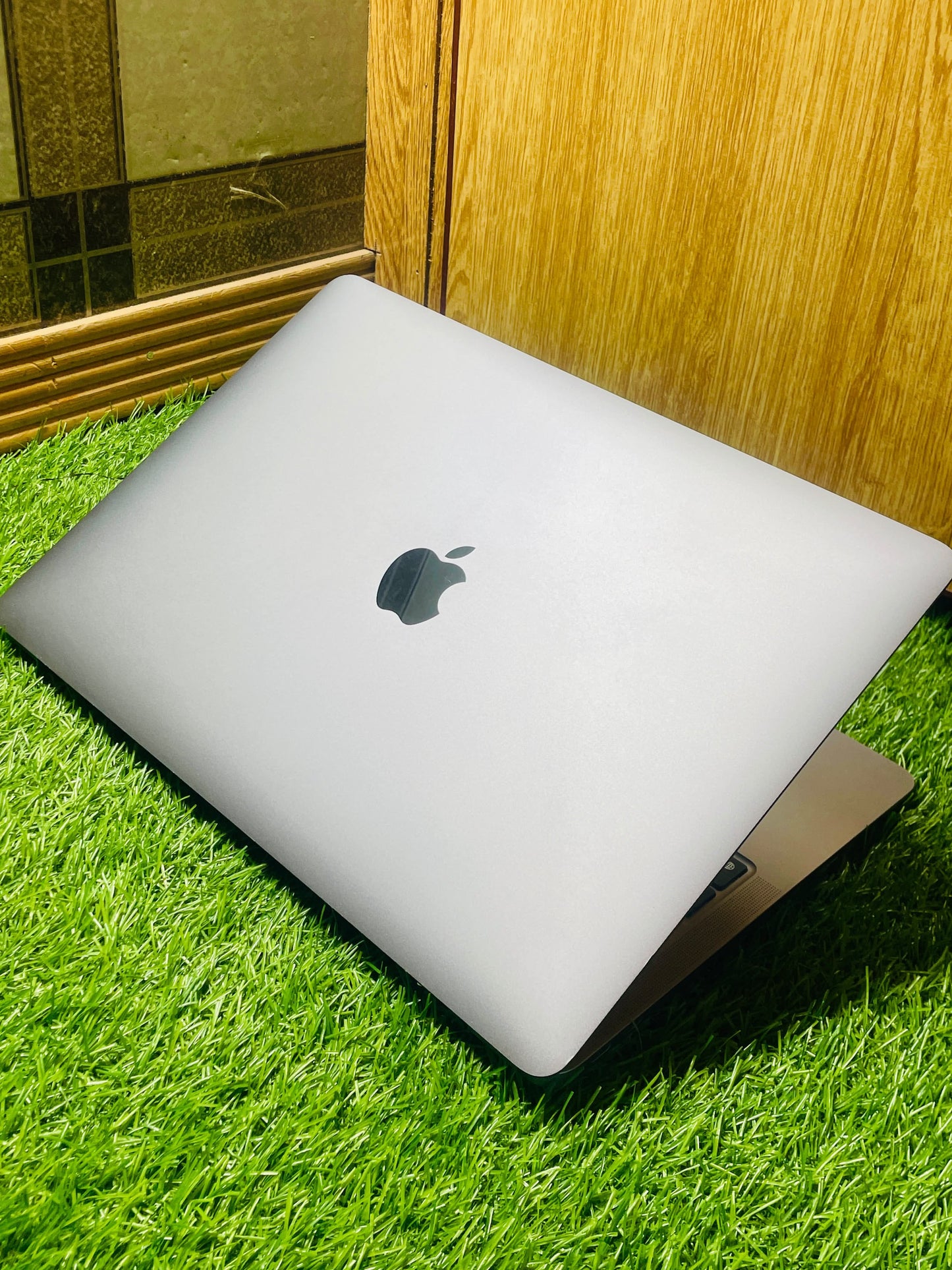 Macbook Air M1 Chip 2020(13.3") 8/256 Used But Condition Like New.