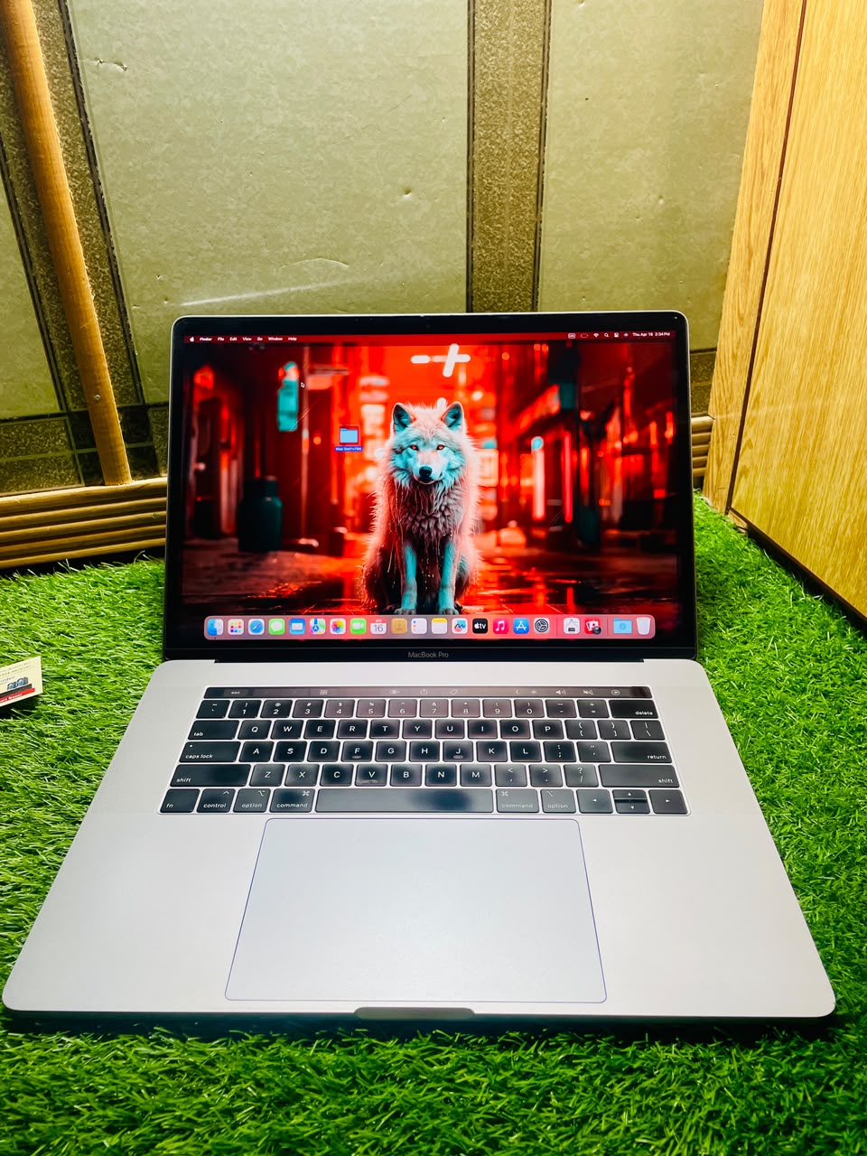Apple MacBook Pro A1990 (2019, 15-inch) | i9 | 32GB | 512GB SSD | 4GB GPU